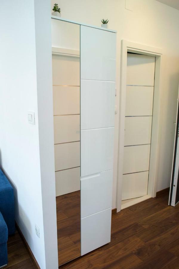Tina Apartma